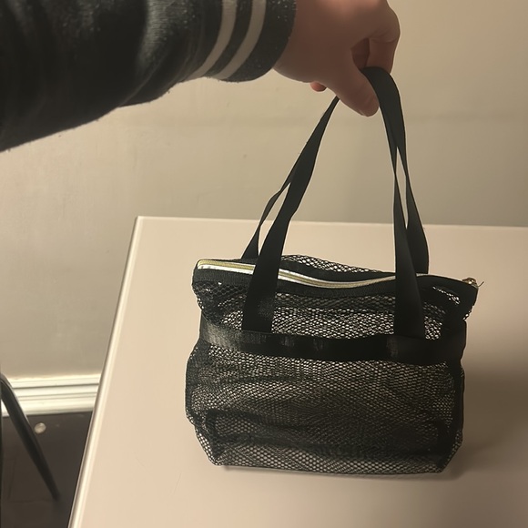 Toiletry bag - Picture 2 of 4